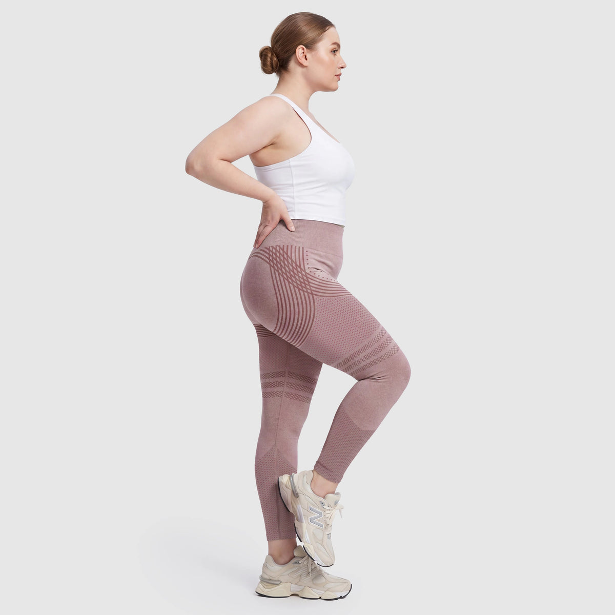 Woman wearing Sculpt 3D™ anti-cellulite leggings in pink, side view, showing the 3D sculpt lines