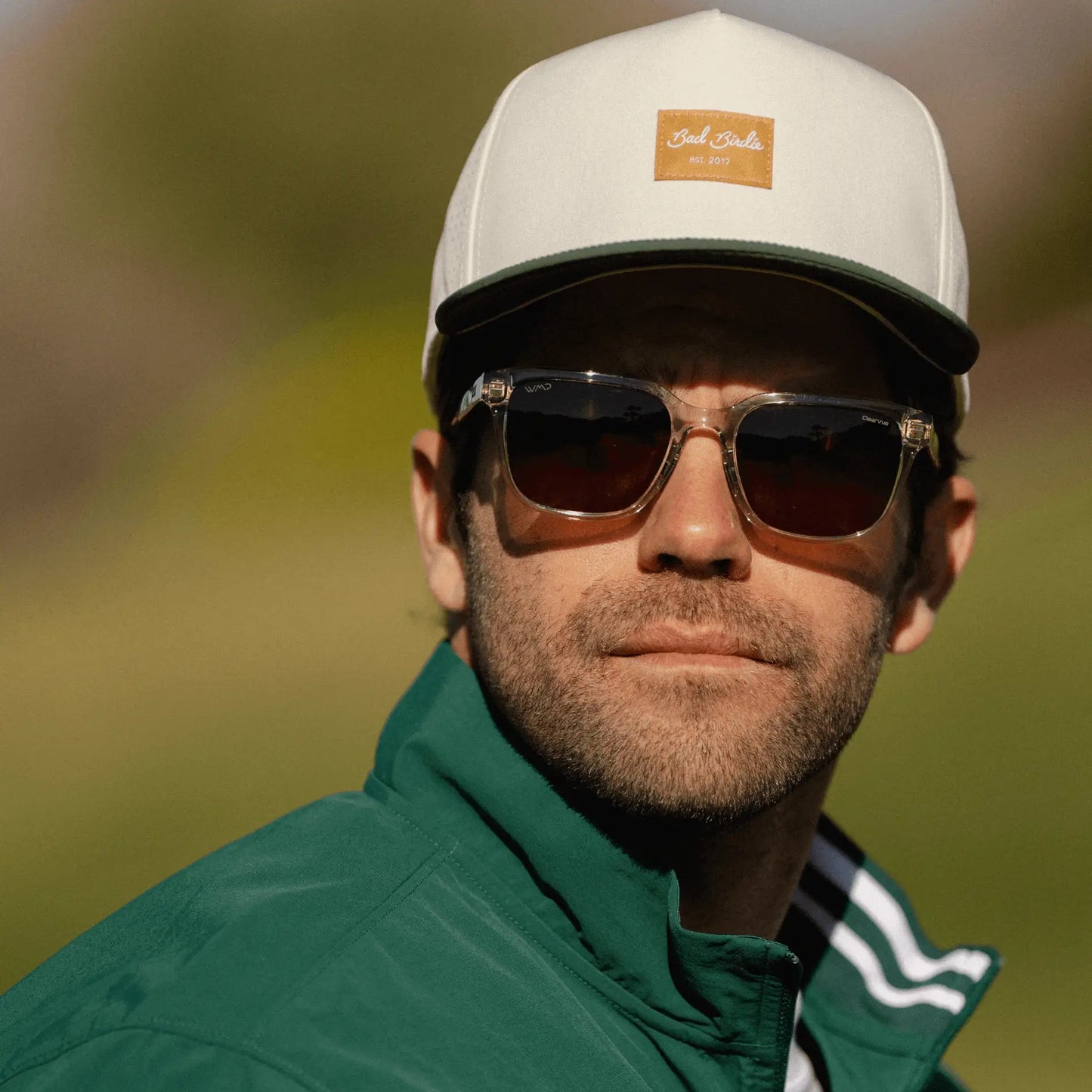 Polarized Rectangular Sunglasses with Metal Accents and Sleek Geometric Lines