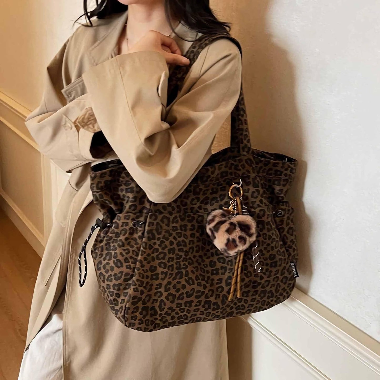 Leopard Print Tote Bag for Women, Y2K Animal Print Purse with Zipper and Pockets