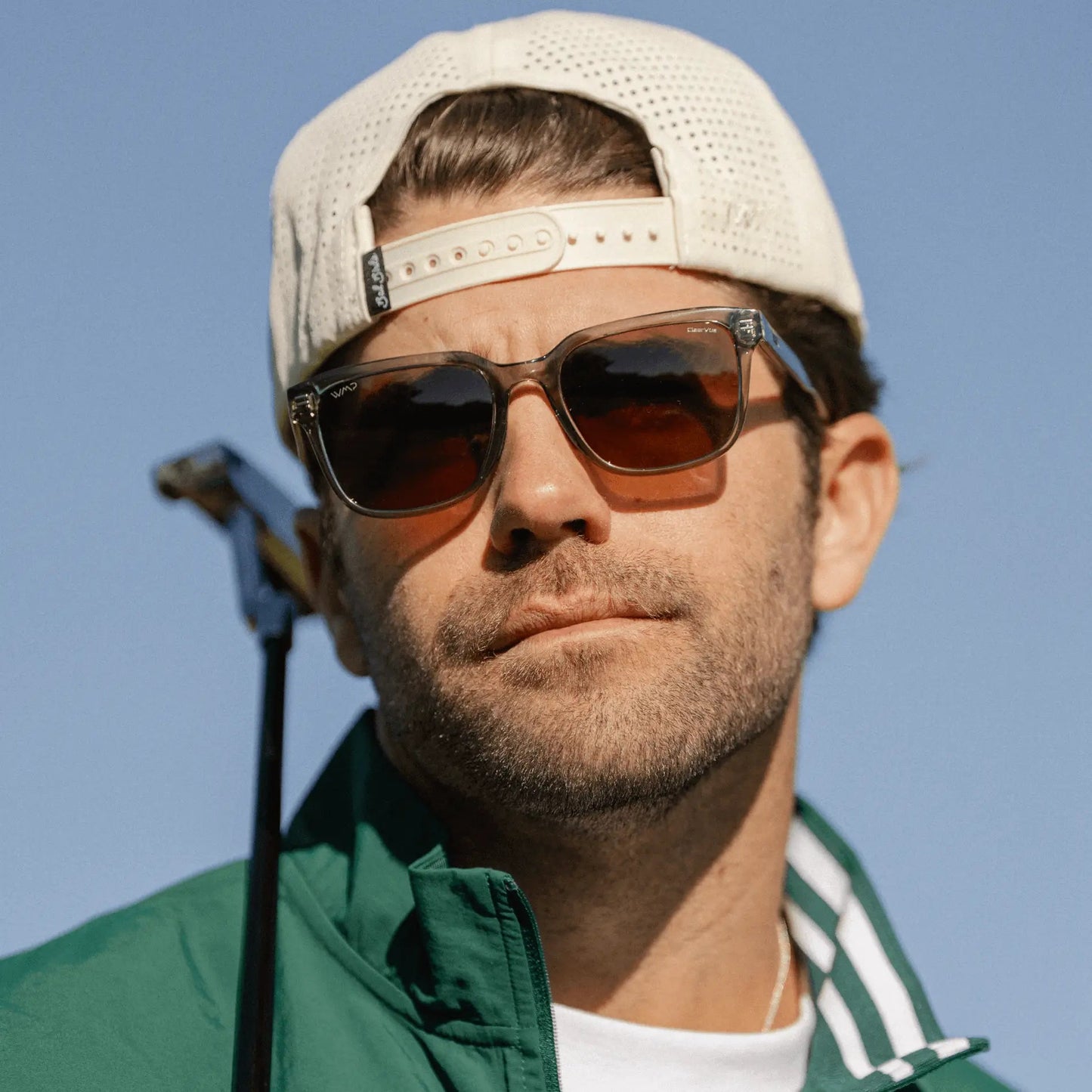 Polarized Rectangular Sunglasses with Metal Accents and Sleek Geometric Lines