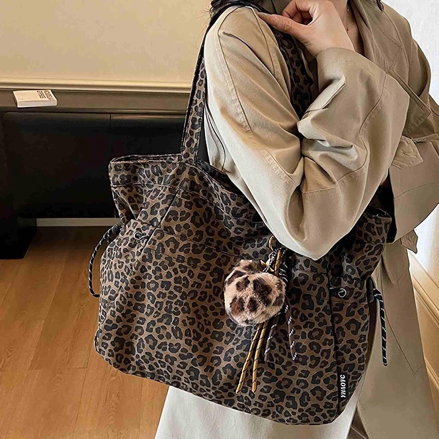 Leopard Print Tote Bag for Women, Y2K Animal Print Purse with Zipper and Pockets