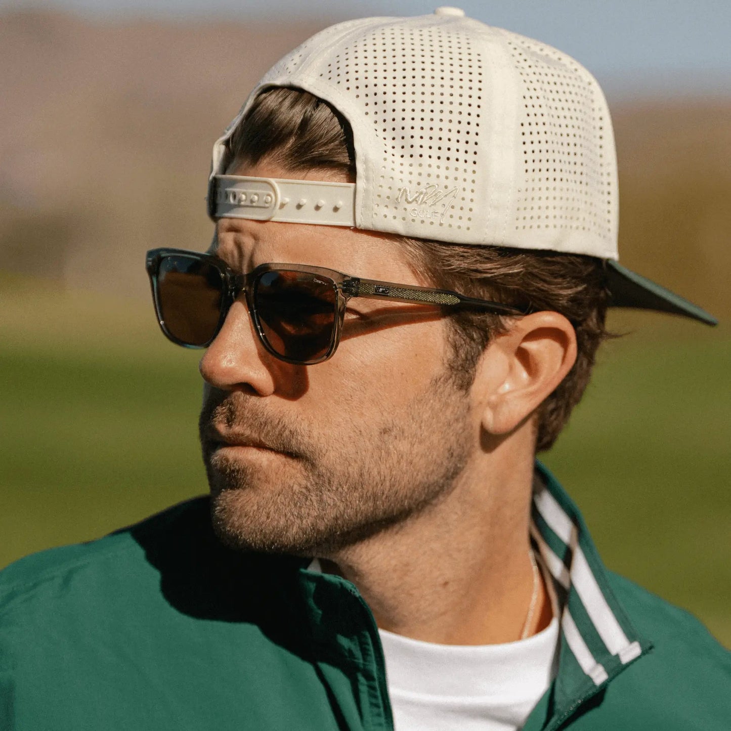 Polarized Rectangular Sunglasses with Metal Accents and Sleek Geometric Lines